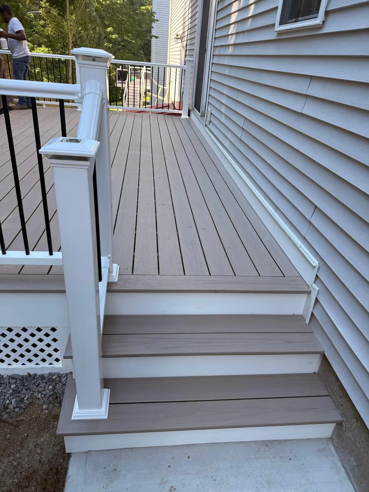 composite-deck-stairs-and-railing